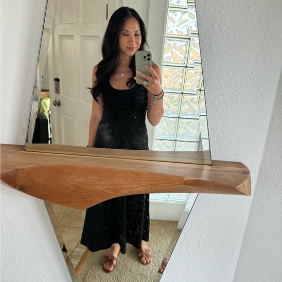 👛🎉💄 Meet your posher!! 💖🎉👗 - Picture 2 of 7